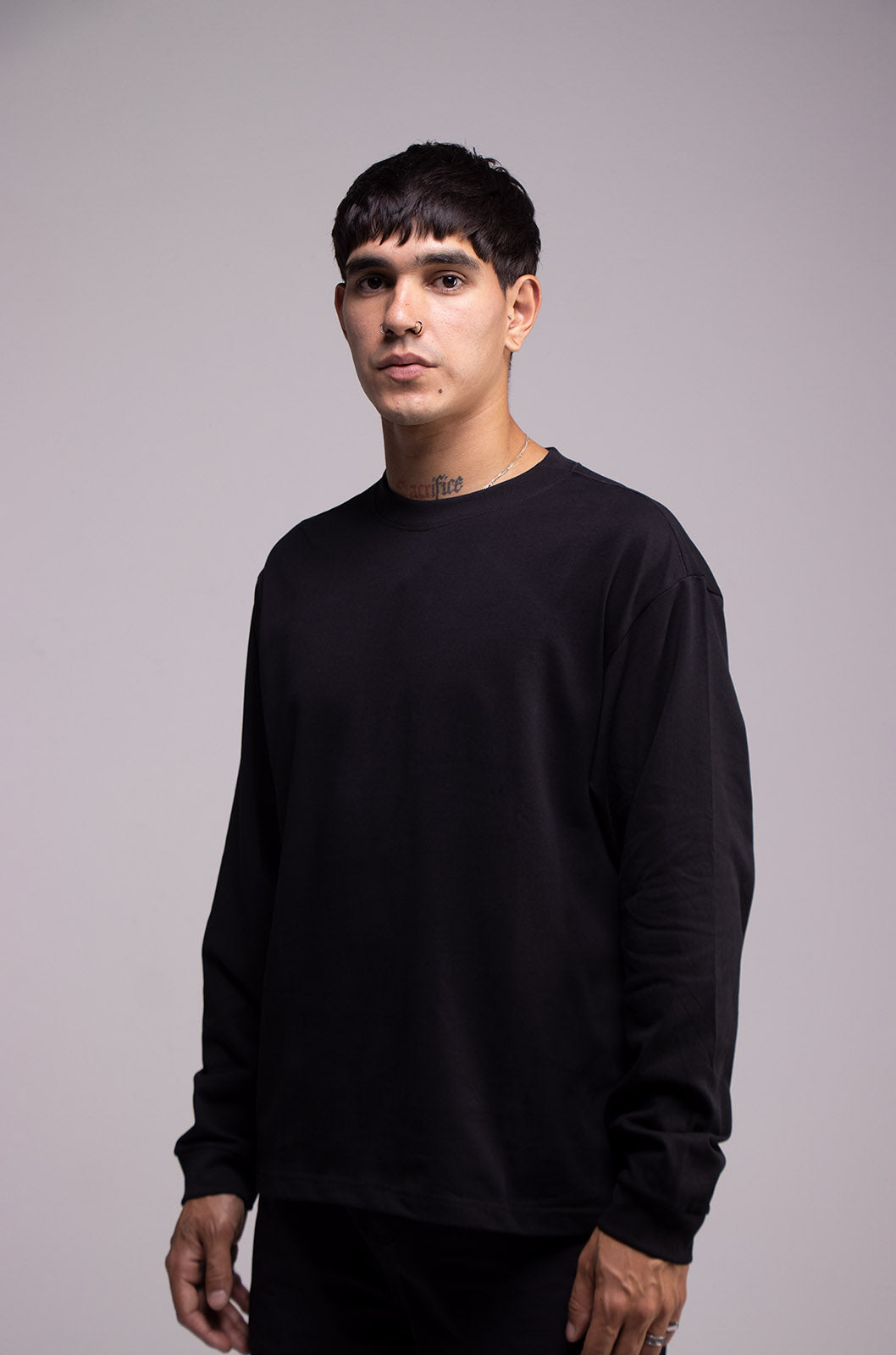 Playera Semi Oversize Negra Manga Larga 275 GSM