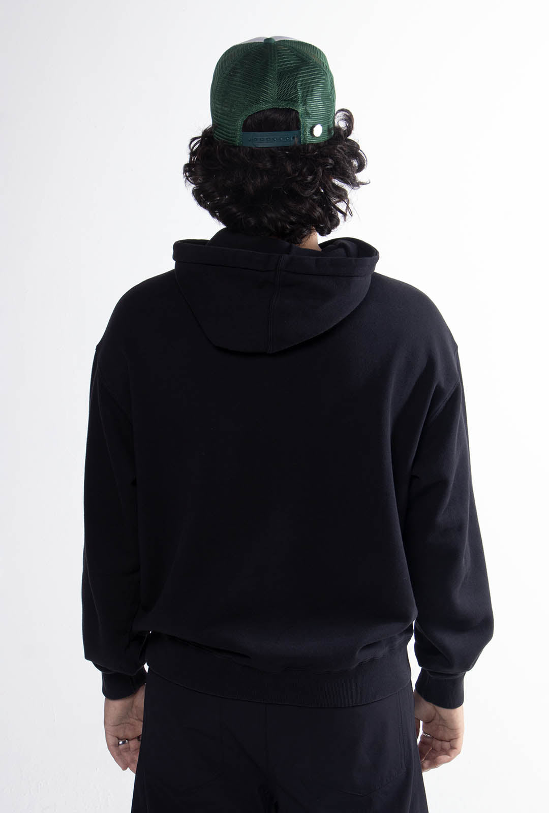 Hoodie Semi Oversize Soft Wash Negra French Terry 420 Gsm