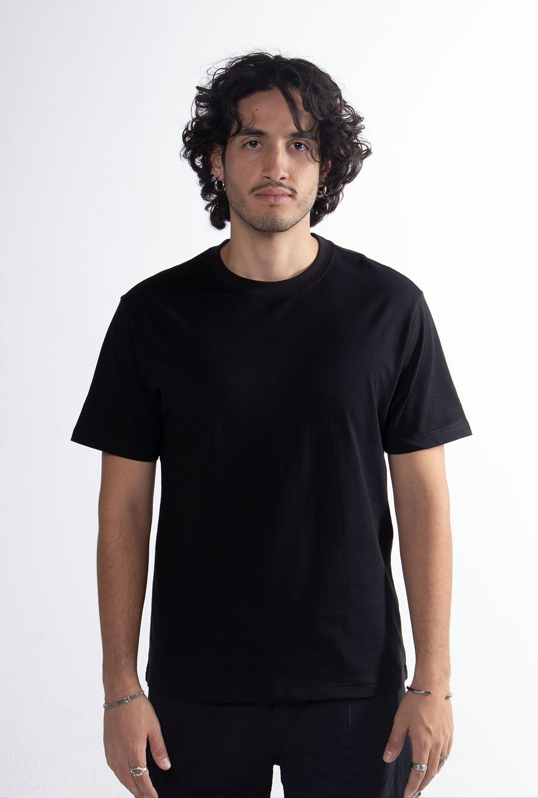 Playera Negra Slim Fit 200 GSM