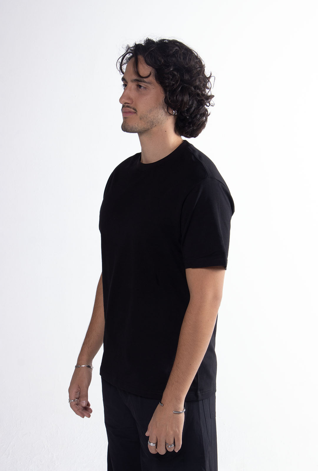 Playera Negra Slim Fit 200 GSM