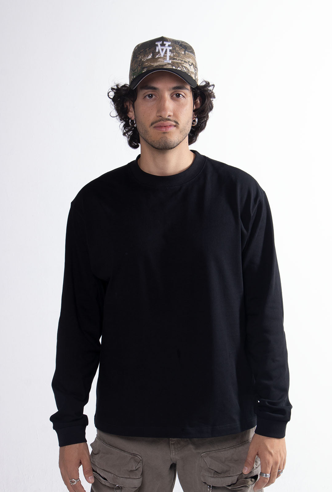 Playera Semi Oversize Negra Manga Larga 275 GSM