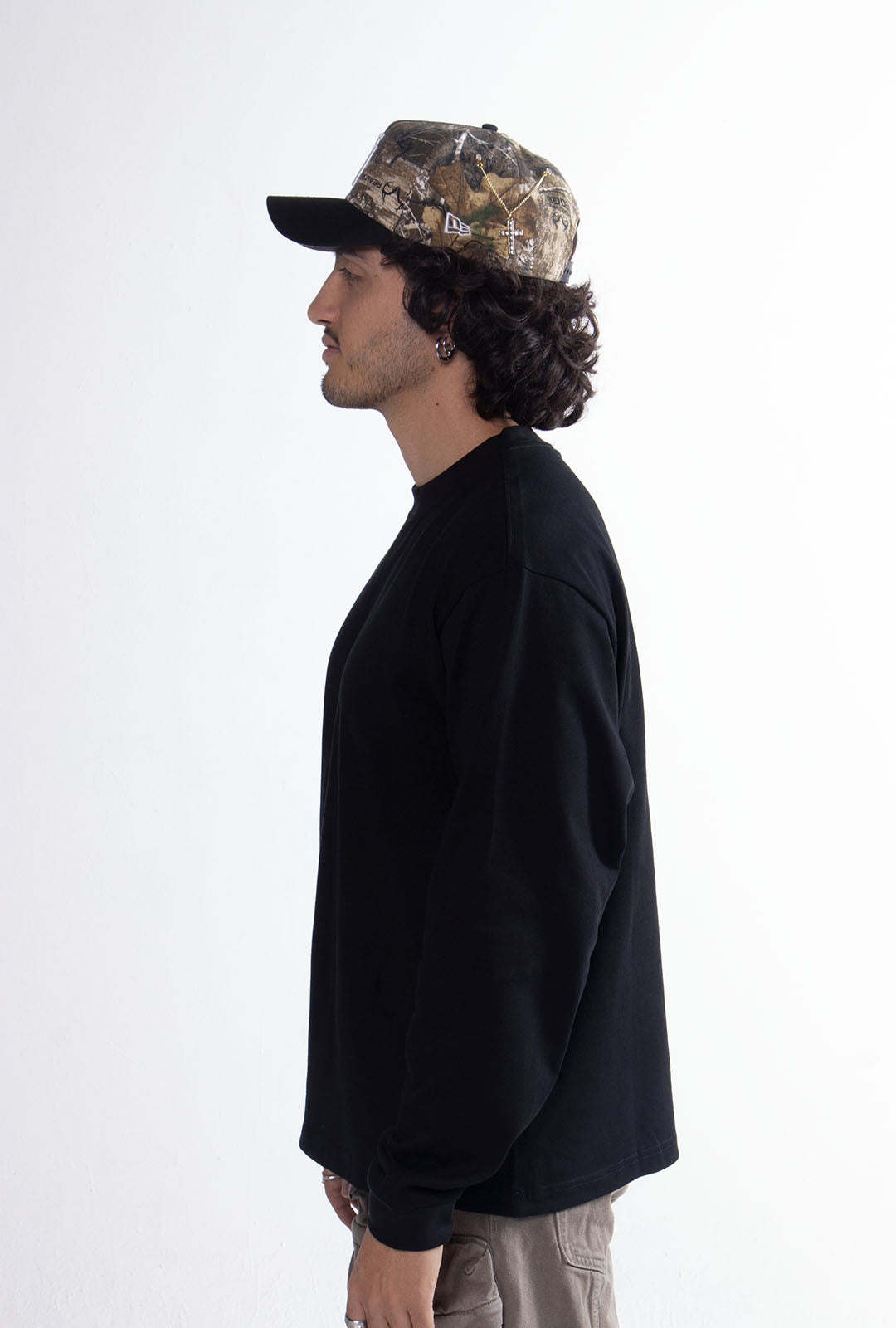 Playera Semi Oversize Negra Manga Larga 275 GSM