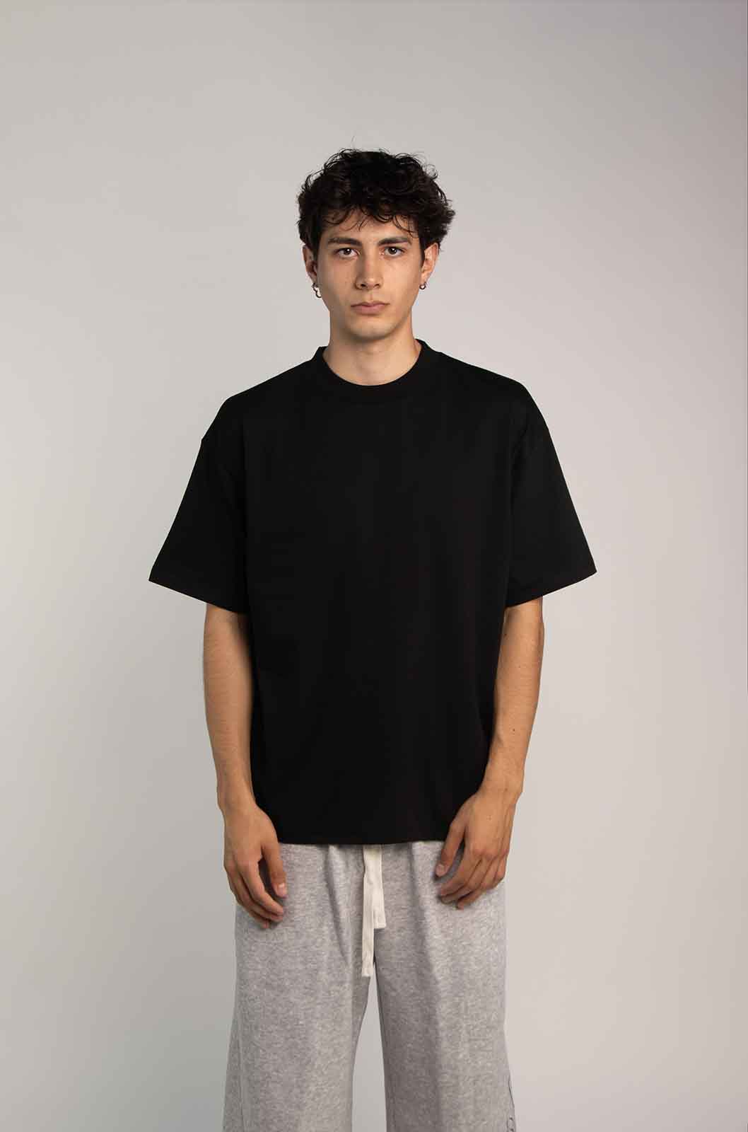 Playera Semi Oversize Negra 245 gsm